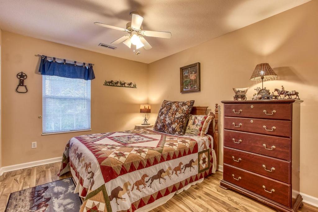 Rock Of Ages, Hot Tub, Game Room, Wifi, 1089 Free Tickets Each Paid Day, Dollywood And More Pigeon Forge Exterior foto