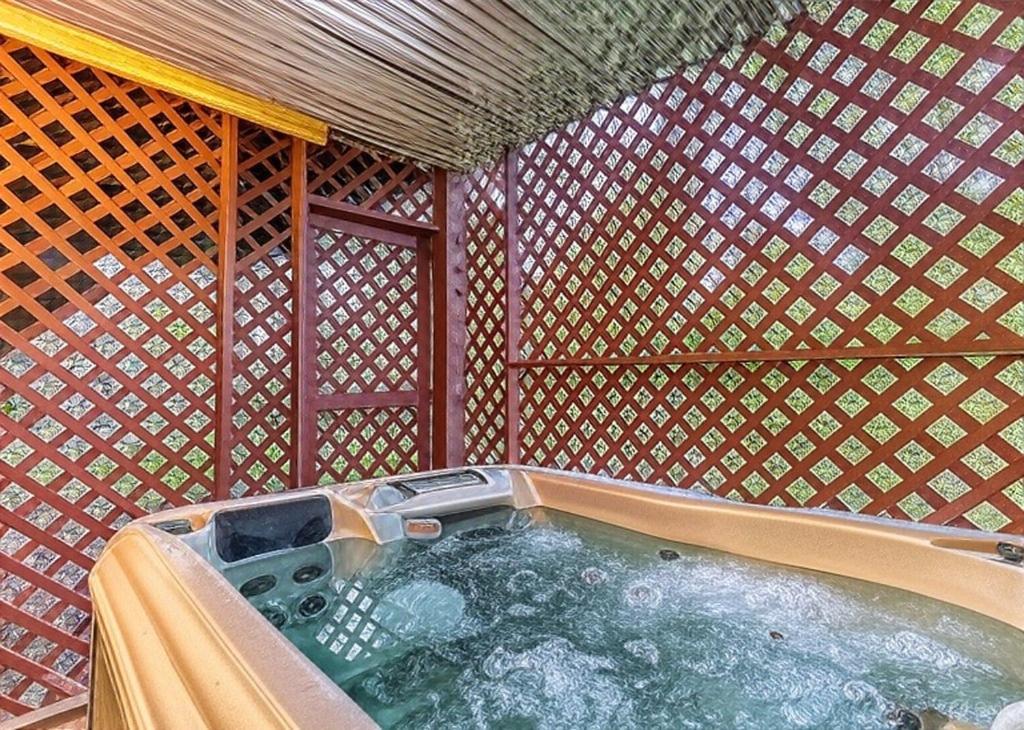 Rock Of Ages, Hot Tub, Game Room, Wifi, 1089 Free Tickets Each Paid Day, Dollywood And More Pigeon Forge Exterior foto